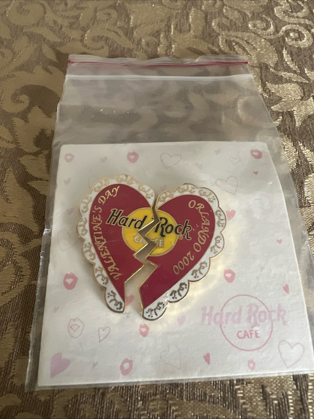 Hard Rock Cafe pin Orlando Valentine's Day 2000 broken hearts series